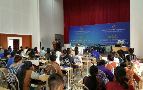 Quang cảnh tập huấn chuyển giao tiến bộ khoa học kỹ thuật cho thanh niên Lào